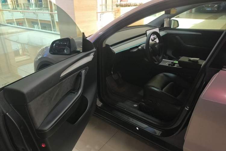 Used Tesla Model Y 2024 Long-Range All-Wheel-Drive Version Driver Seat