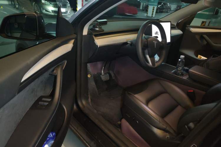 Used Tesla Model Y 2024 Long-Range All-Wheel-Drive Version Driver Seat