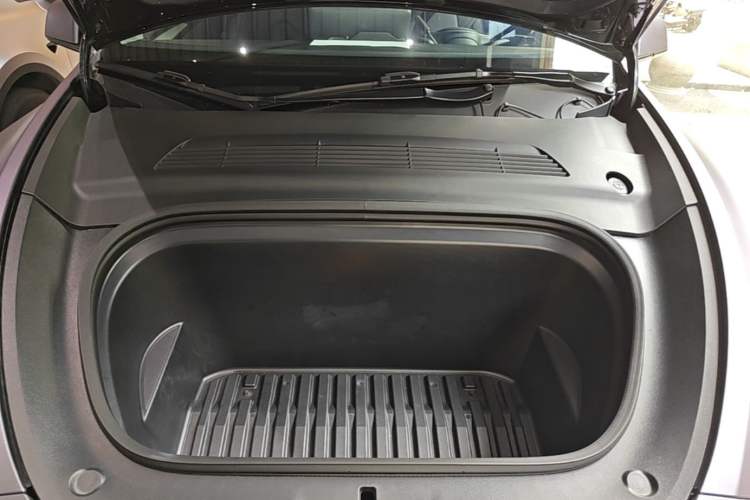 Used Tesla Model Y 2024 Rear-Wheel-Drive Version Engine Bay