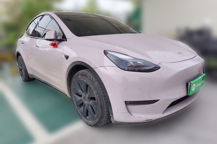 Used Tesla Model Y 2024 Long-Range All-Wheel-Drive Version Front Right 45 Deg