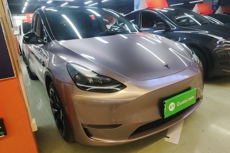 Used Tesla Model Y 2024 Long-Range All-Wheel-Drive Version Front Right 45 Deg