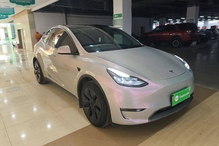 Used Tesla Model Y 2024 Long-Range All-Wheel-Drive Version Front Right 45 Deg