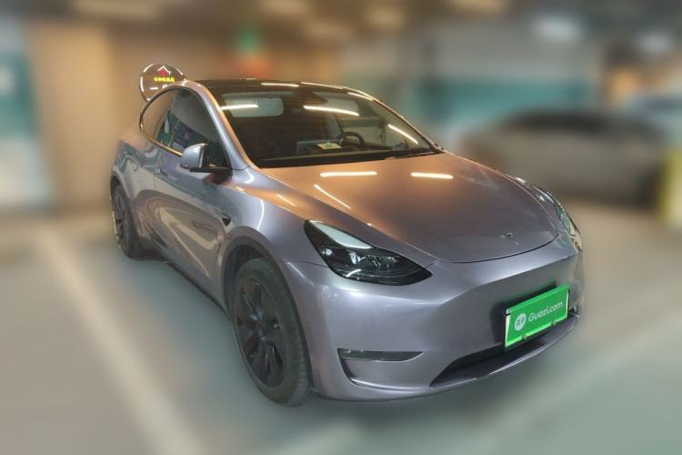 Used Tesla Model Y 2024 Long-Range All-Wheel-Drive Version Front Right 45 Deg