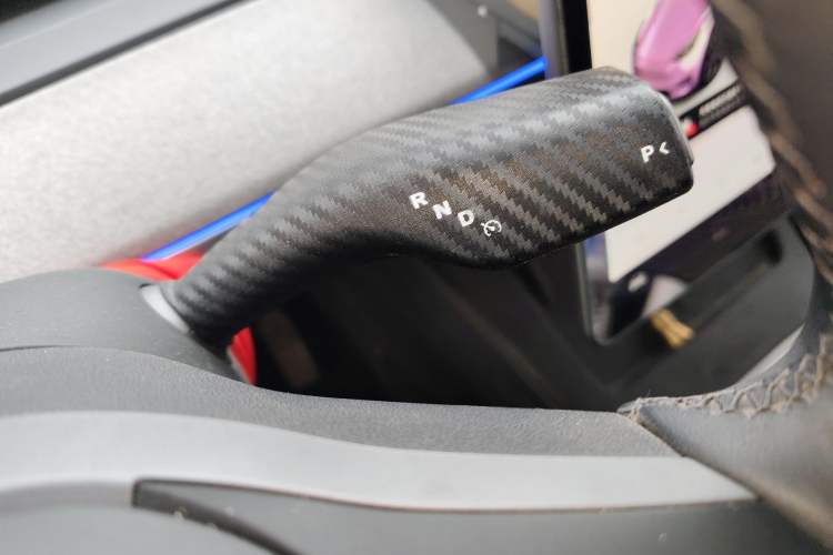 Used Tesla Model Y 2024 Long-Range All-Wheel-Drive Version Gear Lever