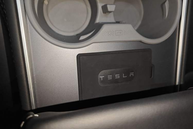 Used Tesla Model Y 2024 Rear-Wheel-Drive Version Interior 1