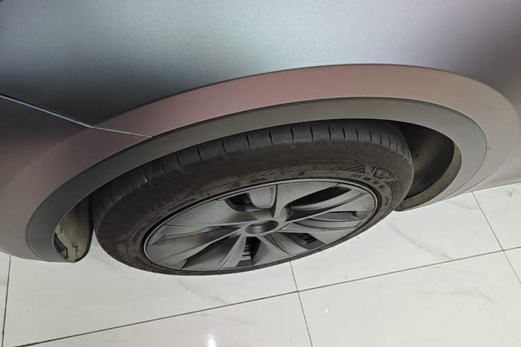 Used Tesla Model Y 2024 Rear-Wheel-Drive Version Left Front Wheel Hub
