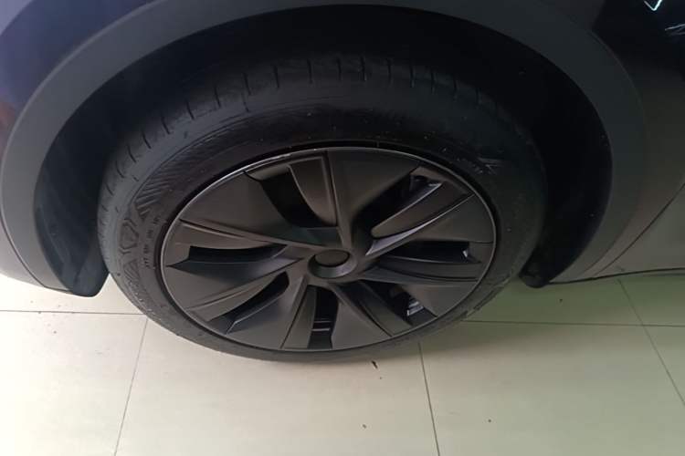 Used Tesla Model Y 2024 Rear-Wheel-Drive Version Left Front Wheel Hub