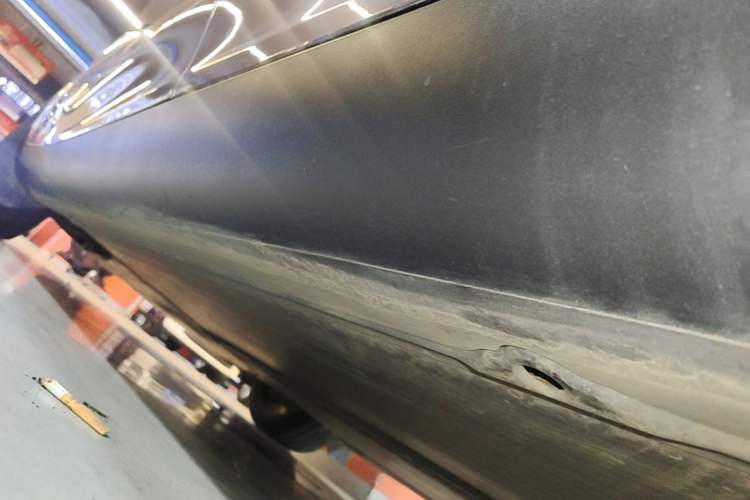 Used Tesla Model Y 2024 Long-Range All-Wheel-Drive Version Left Side Sill