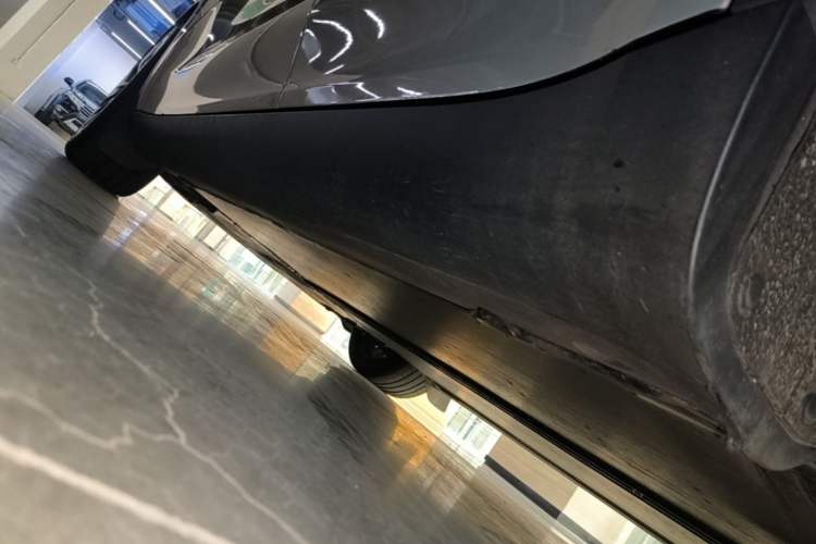 Used Tesla Model Y 2024 Long-Range All-Wheel-Drive Version Left Side Sill
