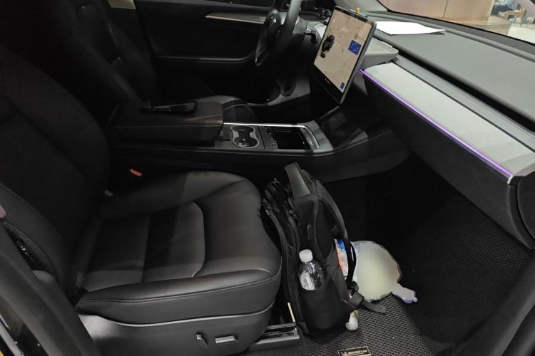 Used Tesla Model Y 2024 Rear-Wheel-Drive Version Right Front Seat