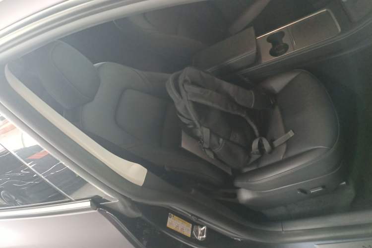 Used Tesla Model Y 2024 Rear-Wheel-Drive Version Right Front Seat