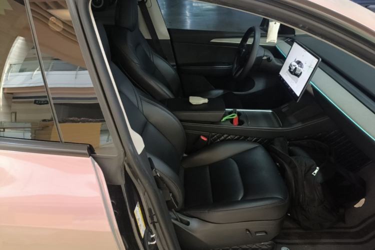 Used Tesla Model Y 2024 Long-Range All-Wheel-Drive Version Right Front Seat