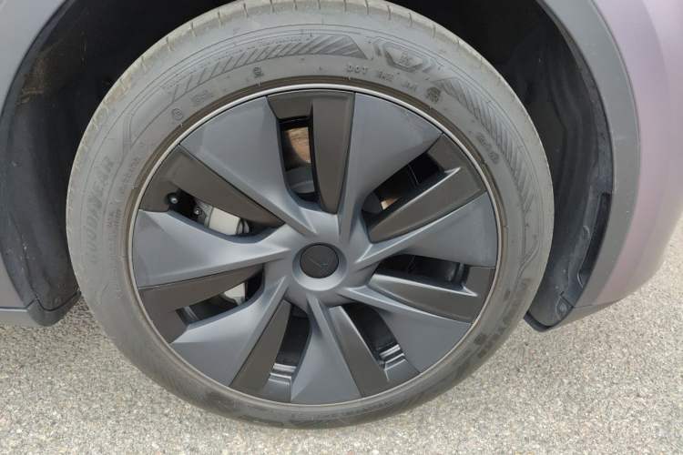 Used Tesla Model Y 2024 Rear-Wheel-Drive Version Right Front Wheel Hub