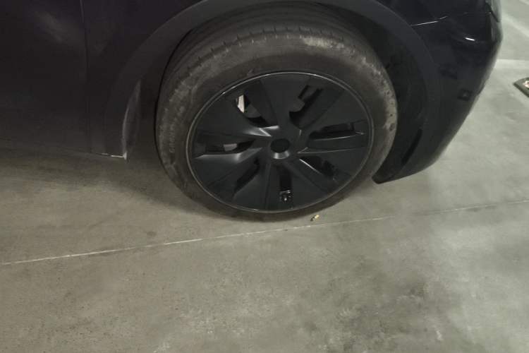 Used Tesla Model Y 2024 Rear-Wheel-Drive Version Right Front Wheel Hub