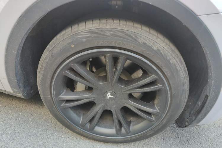 Used Tesla Model Y 2024 Rear-Wheel-Drive Version Right Front Wheel Hub