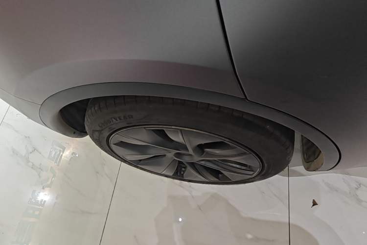 Used Tesla Model Y 2024 Rear-Wheel-Drive Version Right Rear Wheel Hub