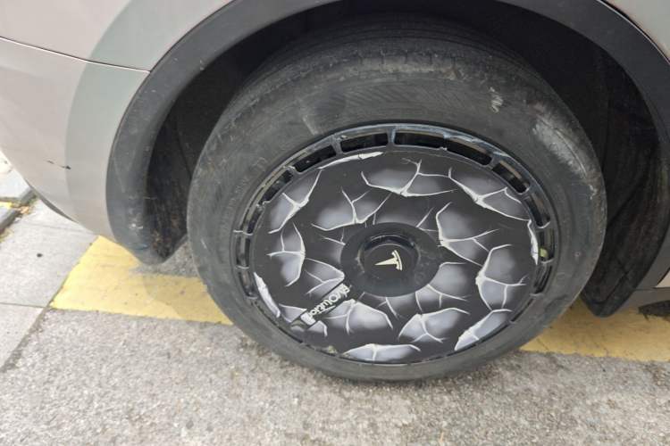 Used Tesla Model Y 2024 Rear-Wheel-Drive Version Right Rear Wheel Hub