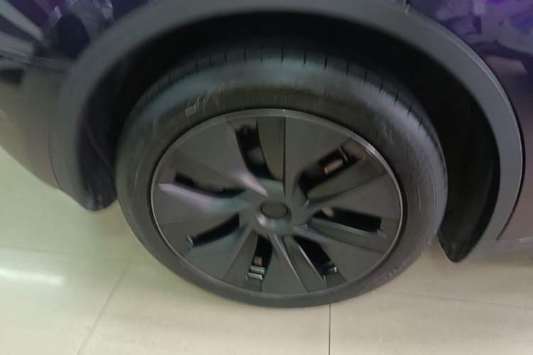 Used Tesla Model Y 2024 Rear-Wheel-Drive Version Right Rear Wheel Hub