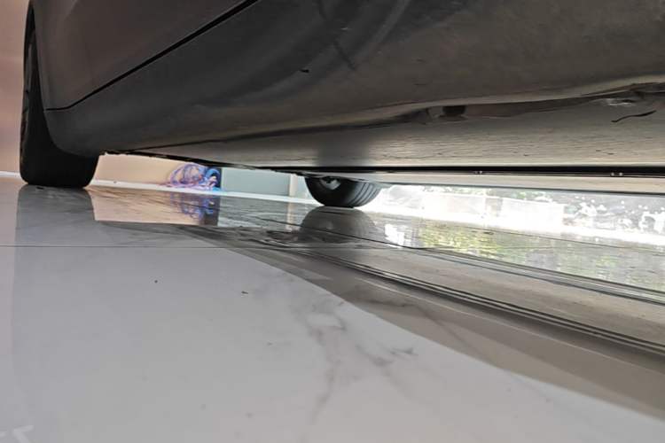 Used Tesla Model Y 2024 Rear-Wheel-Drive Version Right Side Sill