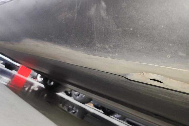 Used Tesla Model Y 2024 Long-Range All-Wheel-Drive Version Right Side Sill