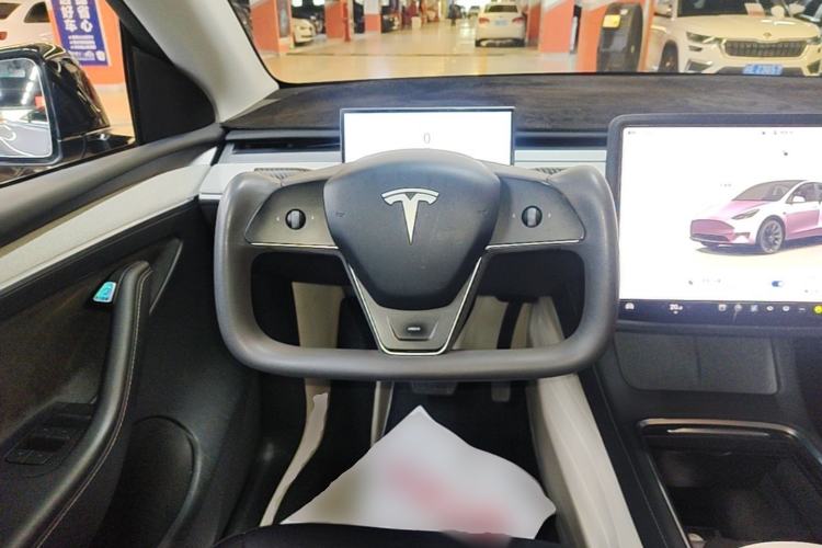Used Tesla Model Y 2024 Long-Range All-Wheel-Drive Version Steering Wheel