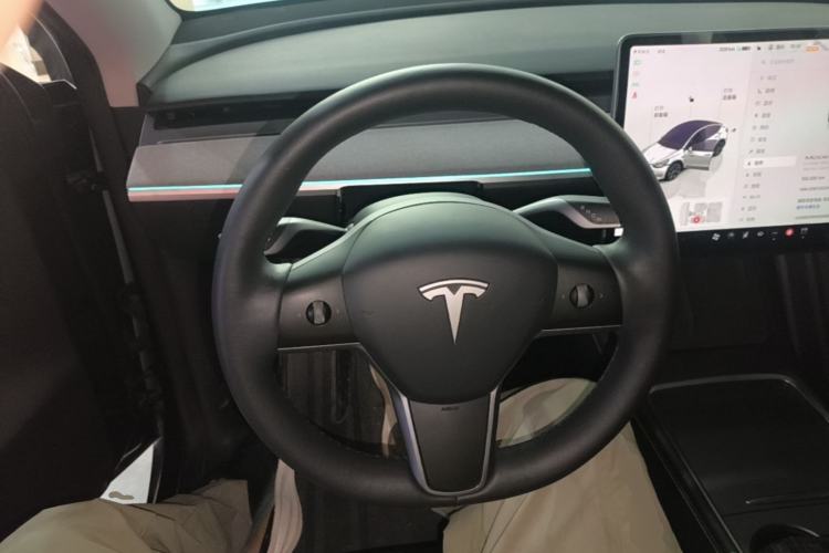 Used Tesla Model Y 2024 Long-Range All-Wheel-Drive Version Steering Wheel