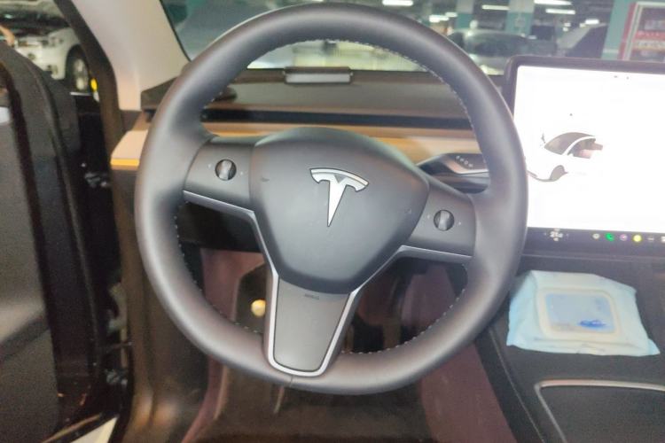 Used Tesla Model Y 2024 Long-Range All-Wheel-Drive Version Steering Wheel