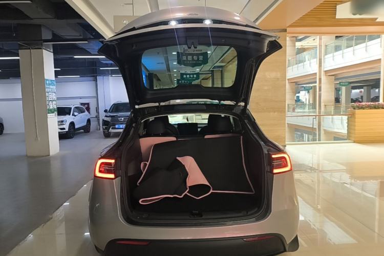 Used Tesla Model Y 2024 Long-Range All-Wheel-Drive Version Trunk