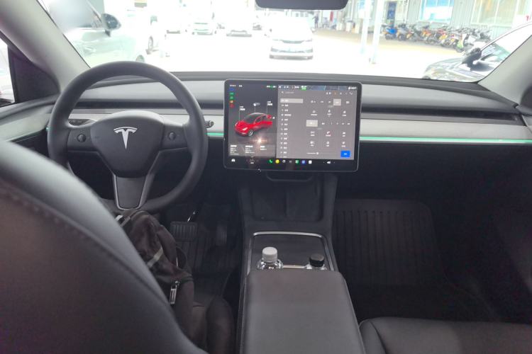 Used Tesla Model Y 2024 Long-Range All-Wheel-Drive Version Center Console