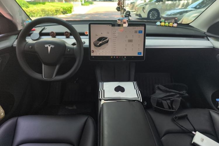 Used Tesla Model Y 2024 Rear-Wheel-Drive Version Center Console
