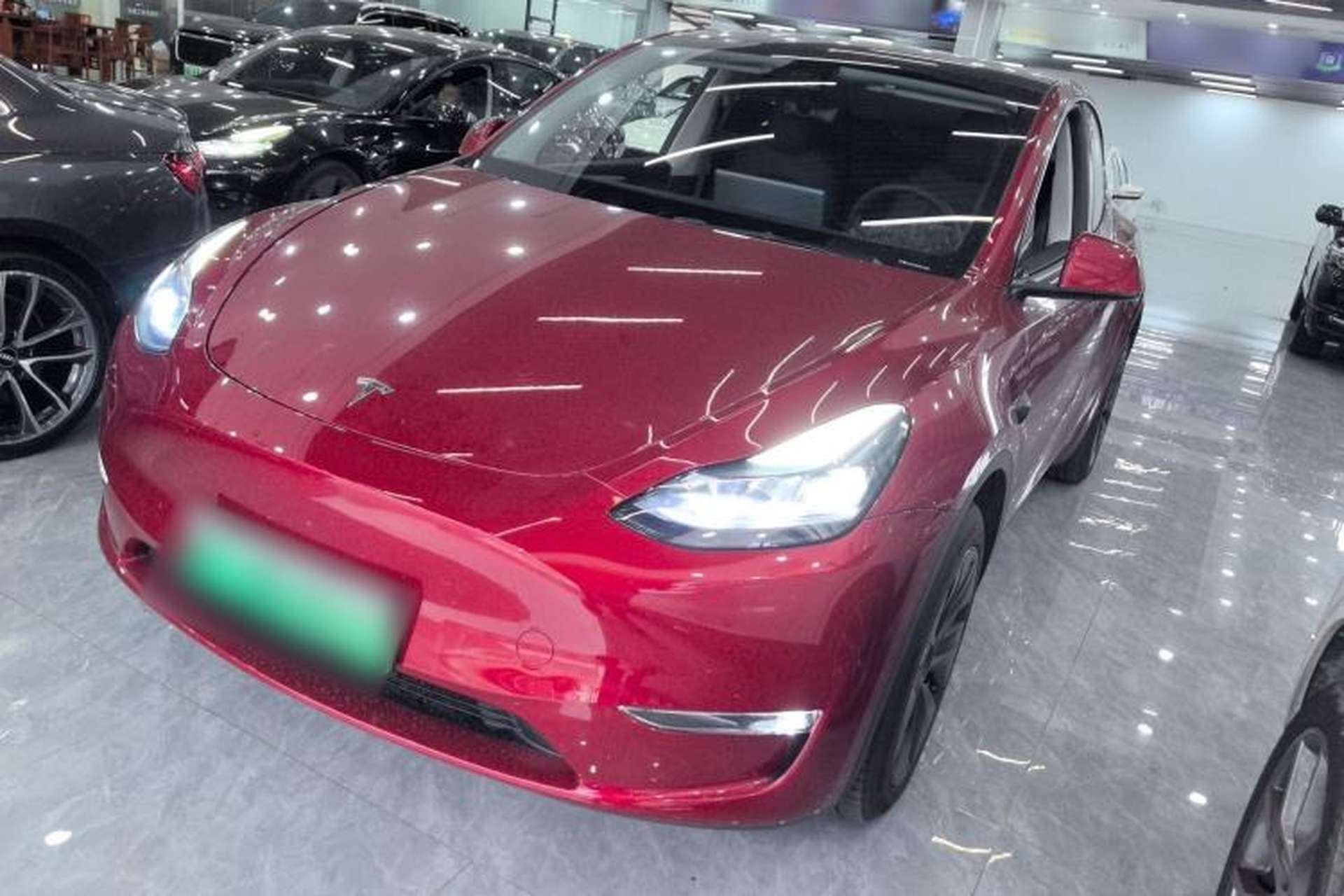 Used Tesla Model Y 2024 Long-Range All-Wheel-Drive Version Front Left 45 Deg