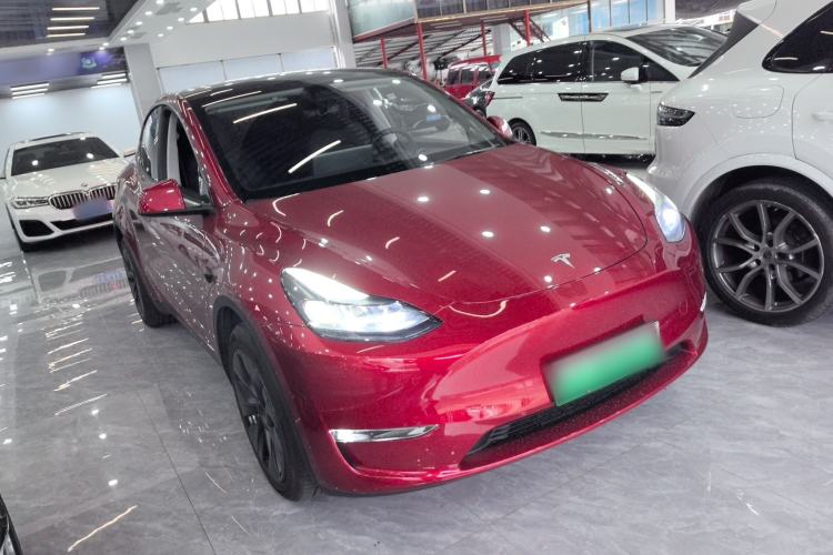 Used Tesla Model Y 2024 Long-Range All-Wheel-Drive Version Front Right 45 Deg