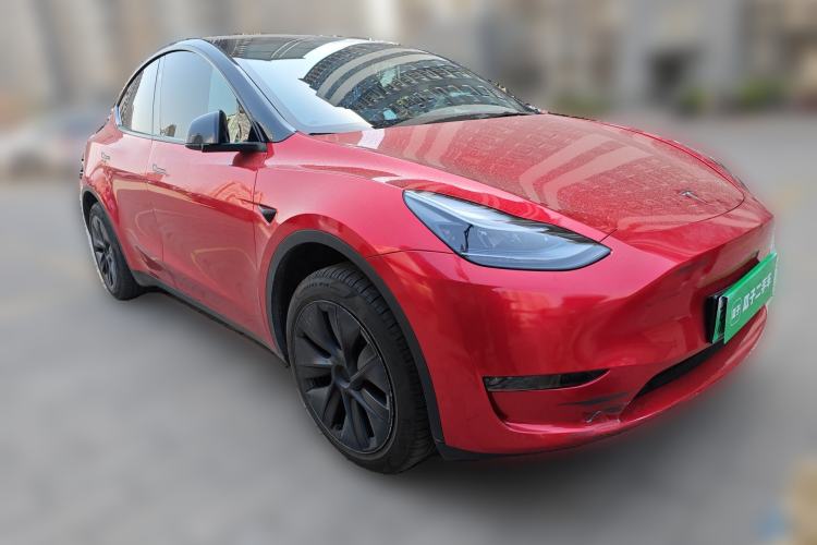 Used Tesla Model Y 2024 Long-Range All-Wheel-Drive Version Front Right 45 Deg