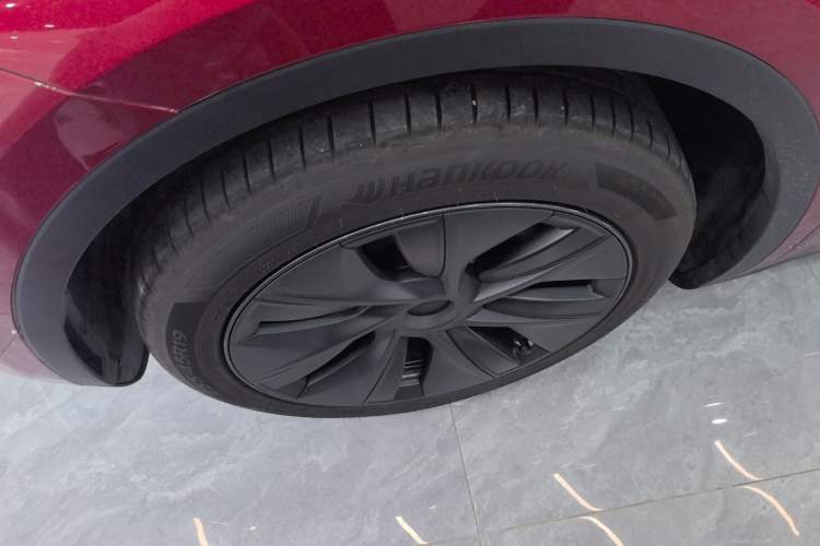 Used Tesla Model Y 2024 Long-Range All-Wheel-Drive Version Left Front Wheel Hub