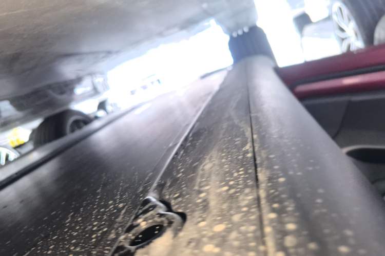 Used Tesla Model Y 2024 Long-Range All-Wheel-Drive Version Left Side Sill