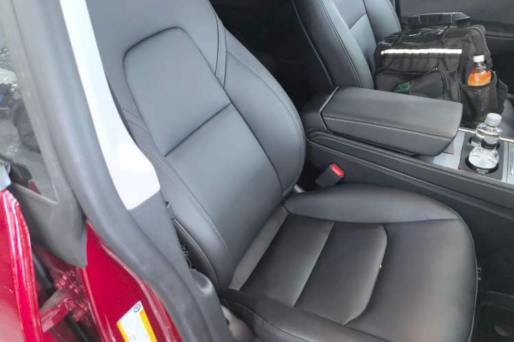 Used Tesla Model Y 2024 Long-Range All-Wheel-Drive Version Right Front Seat