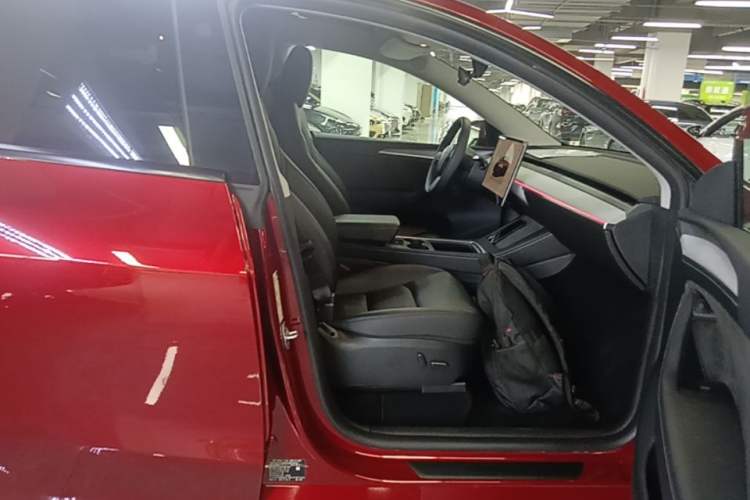 Used Tesla Model Y 2024 Rear-Wheel-Drive Version Right Front Seat