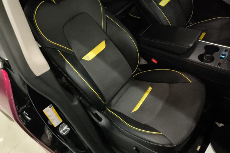 Used Tesla Model Y 2024 Rear-Wheel-Drive Version Right Front Seat