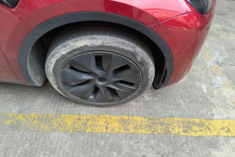 Used Tesla Model Y 2024 Rear-Wheel-Drive Version Right Front Wheel Hub