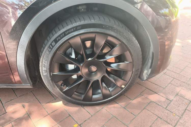 Used Tesla Model Y 2024 Rear-Wheel-Drive Version Right Front Wheel Hub