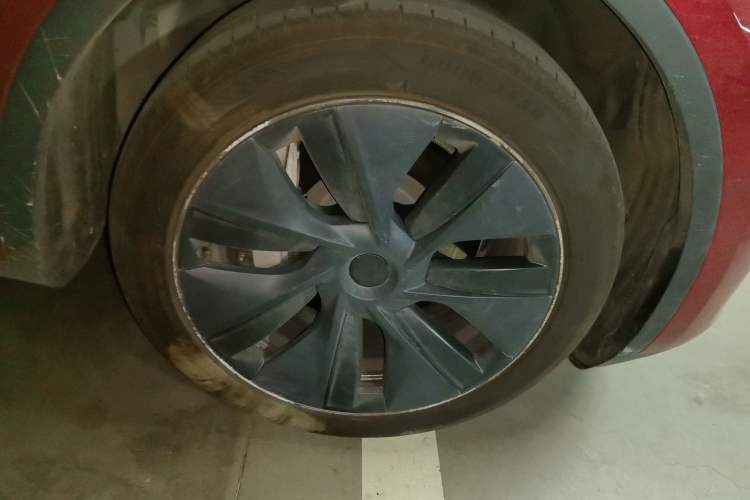 Used Tesla Model Y 2024 Rear-Wheel-Drive Version Right Front Wheel Hub