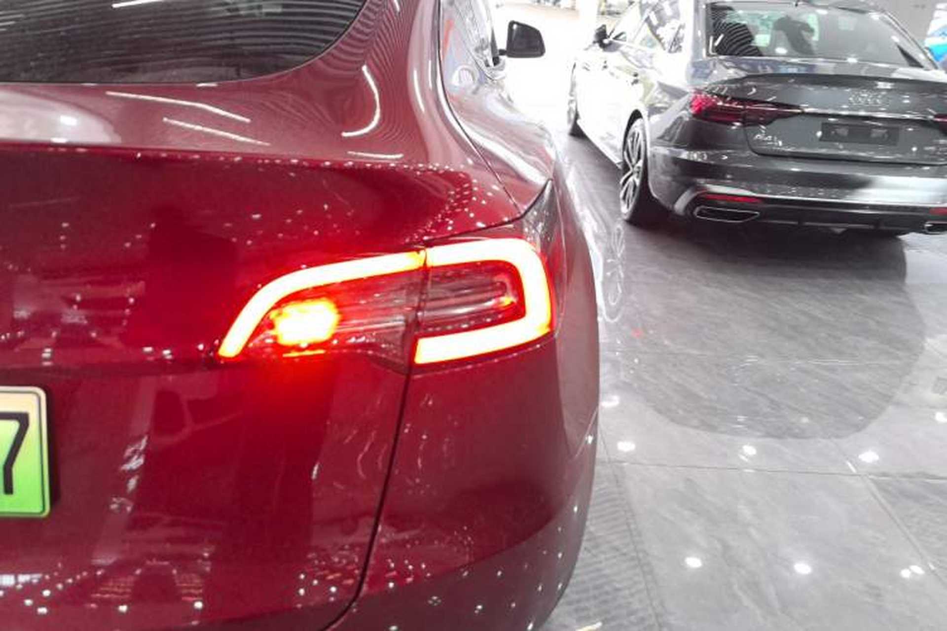 Used Tesla Model Y 2024 Long-Range All-Wheel-Drive Version Right Rear Taillight