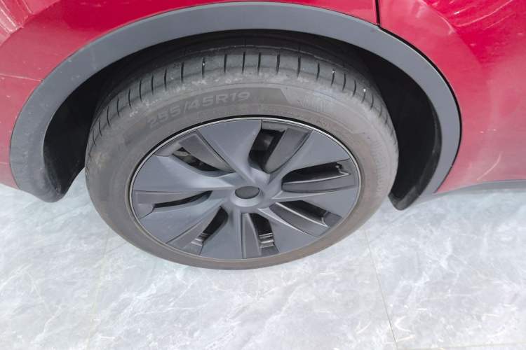 Used Tesla Model Y 2024 Long-Range All-Wheel-Drive Version Right Rear Wheel Hub