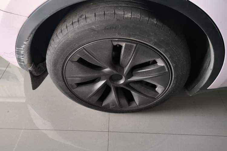 Used Tesla Model Y 2024 Rear-Wheel-Drive Version Right Rear Wheel Hub