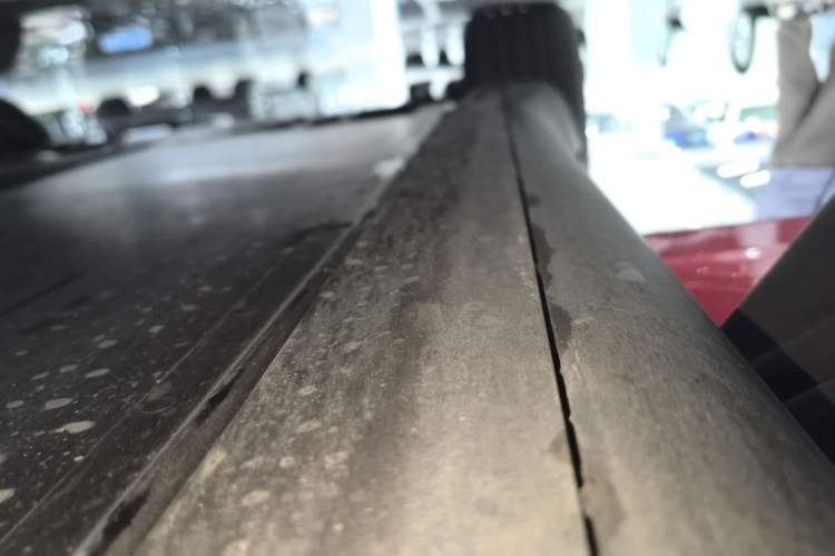 Used Tesla Model Y 2024 Long-Range All-Wheel-Drive Version Right Side Sill