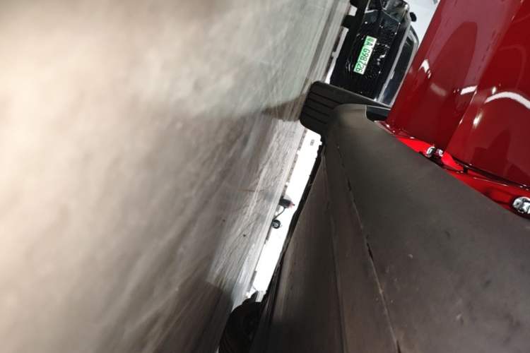 Used Tesla Model Y 2024 Rear-Wheel-Drive Version Right Side Sill