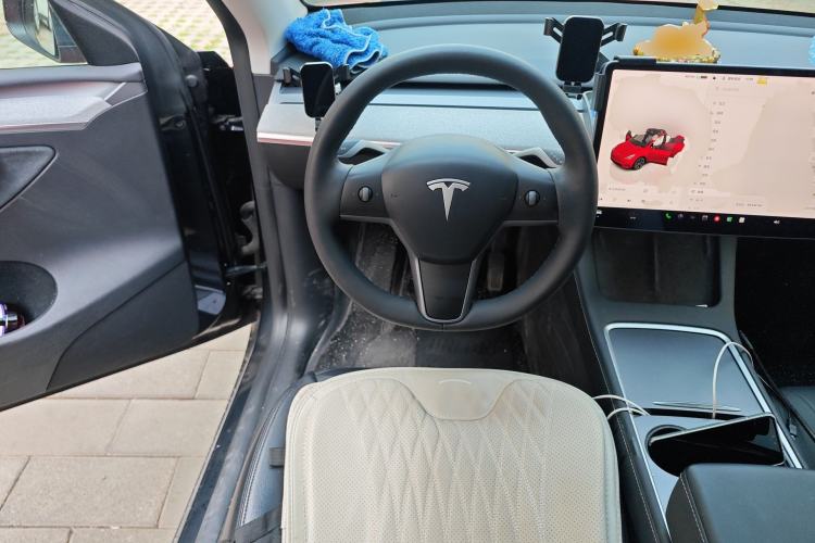 Used Tesla Model Y 2024 Long-Range All-Wheel-Drive Version Steering Wheel