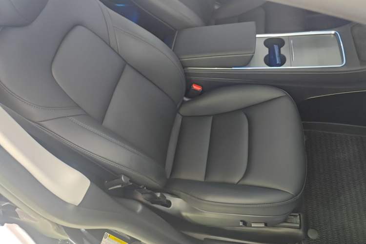 Used Tesla Model Y 2024 Rear-Wheel-Drive Version Right Front Seat
