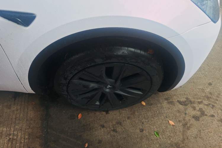 Used Tesla Model Y 2024 Rear-Wheel-Drive Version Right Front Wheel Hub