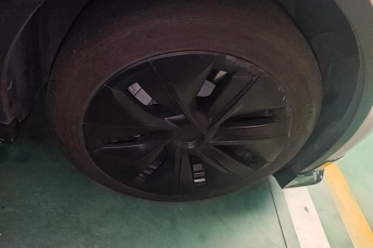 Used Tesla Model Y 2024 Rear-Wheel-Drive Version Right Front Wheel Hub